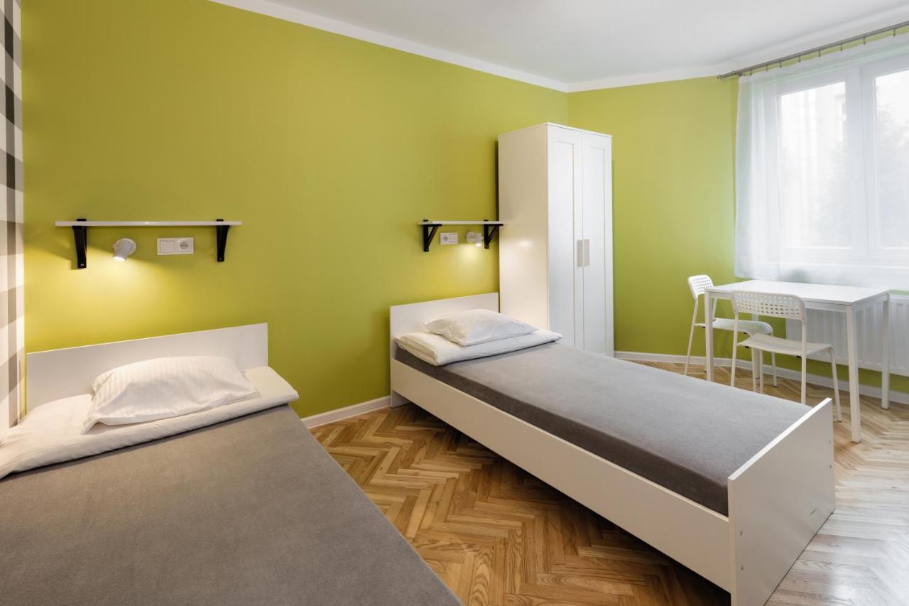 Dizzy Daisy Hostel Krakow Exterior photo Hostel room in Berlin