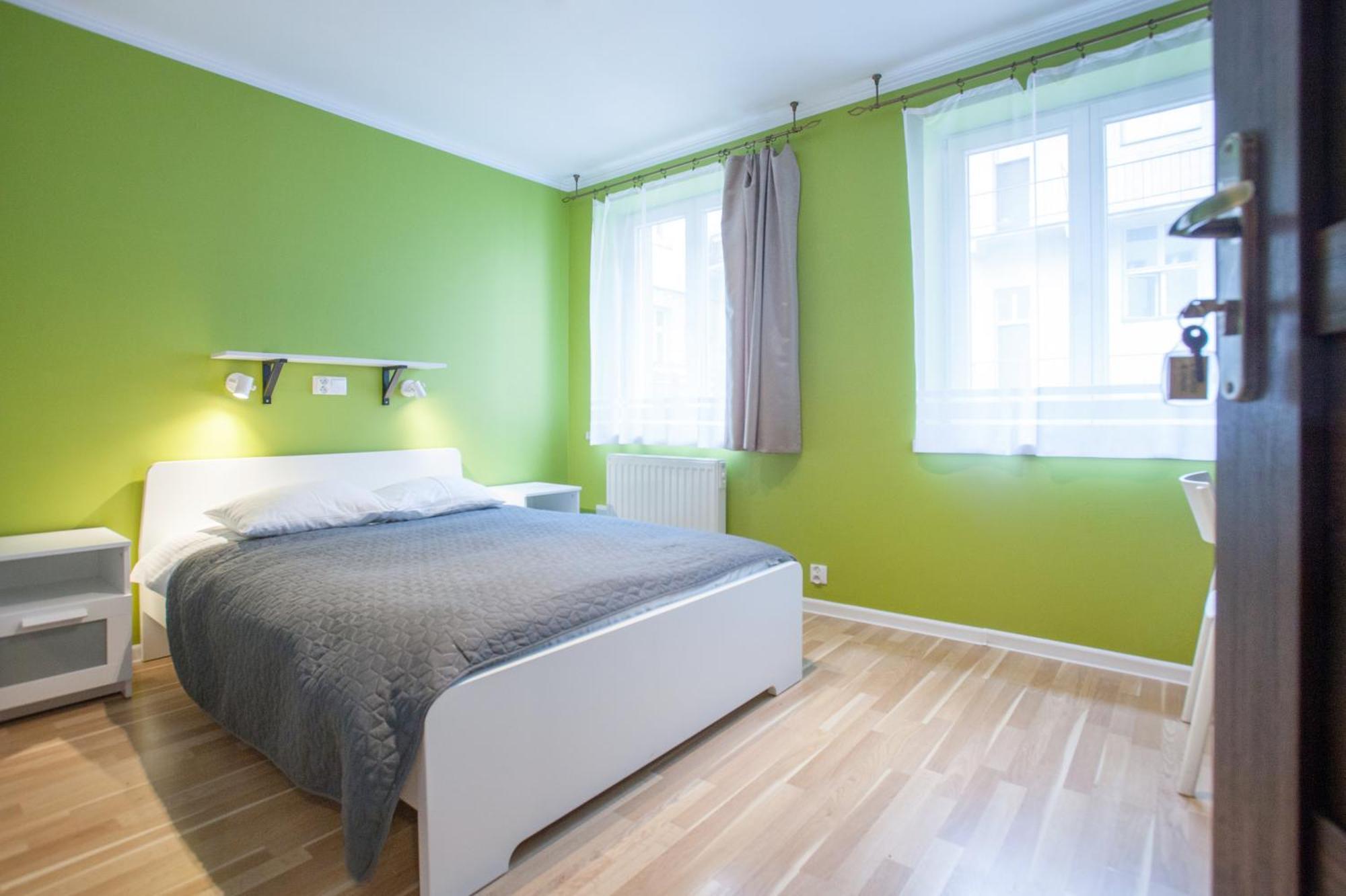 Dizzy Daisy Hostel Krakow Exterior photo A bedroom