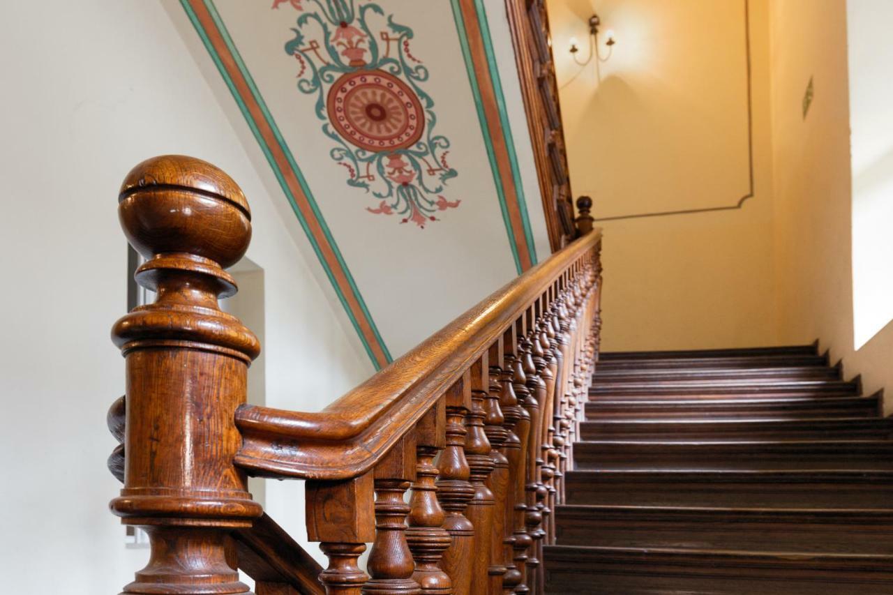 Dizzy Daisy Hostel Krakow Exterior photo Staircase