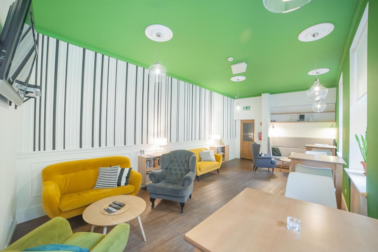 Dizzy Daisy Hostel Krakow Exterior photo The library